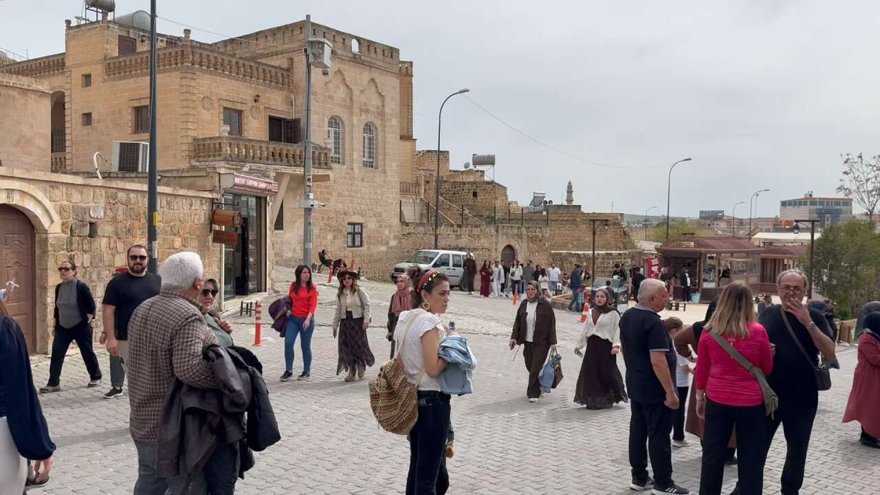 Uzak Şehir diziyle turist patlaması yaşanan Midyat’a Konya’dan da akın var 7